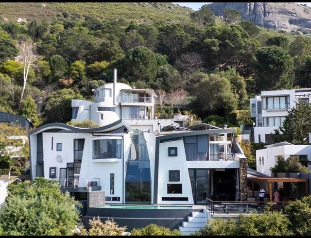 6 BEDROOM HOUSE FOR SALE IN HOOG EN DROOG